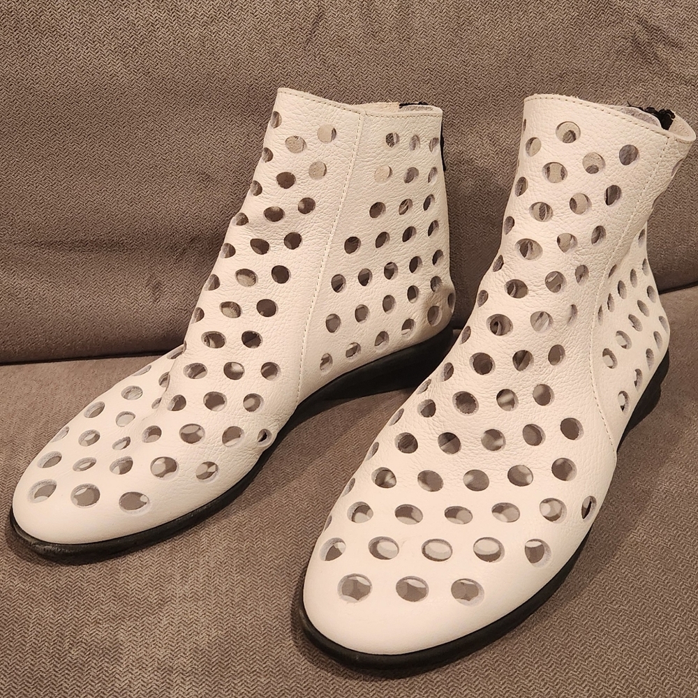 Arche Dato Perforated Bootie